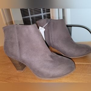 Old Navy - Faux Suede Booties - Size 8‎